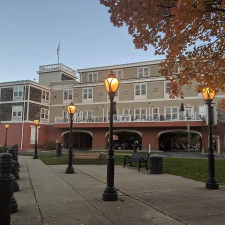 The Ennis Inn De Pere Exterior photo