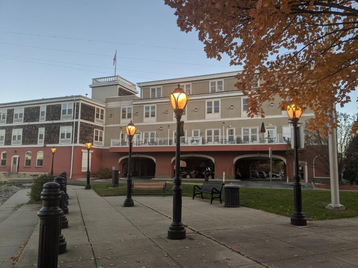 The Ennis Inn De Pere Exterior photo