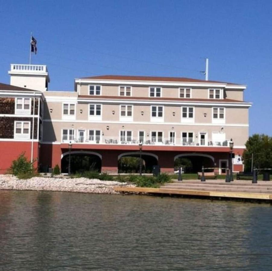 The Ennis Inn De Pere Exterior photo